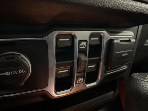 Used 2024 Jeep Gladiator Sport image 30