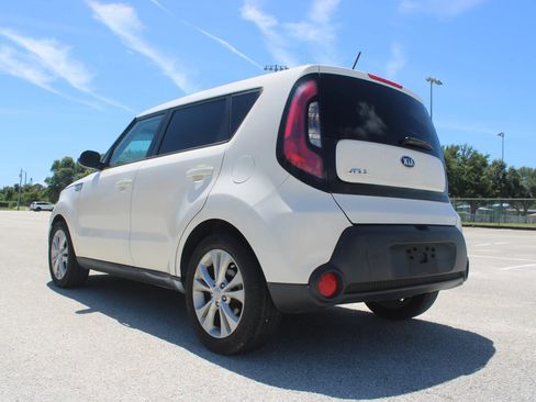 Used 2015 Kia Soul + FWD image 7