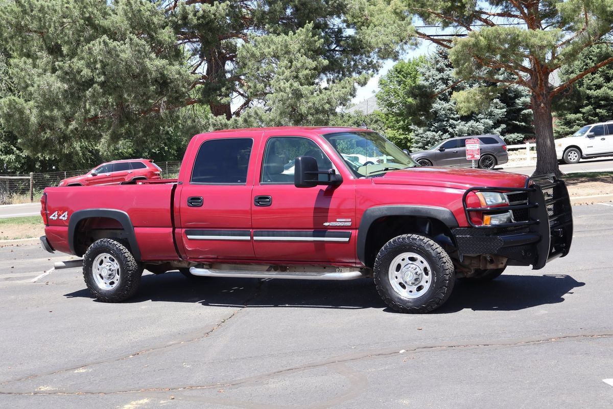 Used 2006 Chevrolet Silverado 2500 LT w/ Onstar Plus Package AWD/4WD image 2