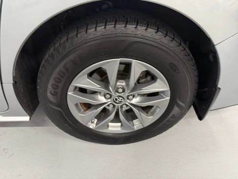 Used 2021 Toyota Sienna LE FWD image 38