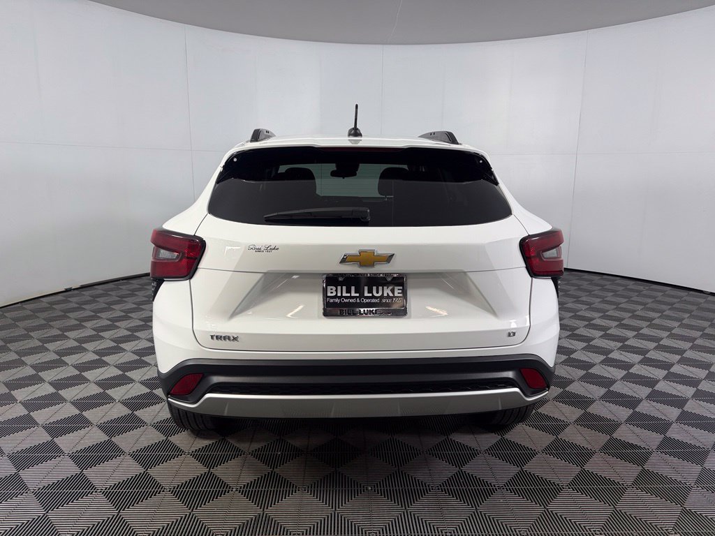 Used 2025 Chevrolet Trax LT FWD image 8