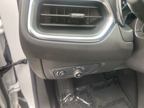 Used 2024 Chevrolet Equinox LS FWD image 16
