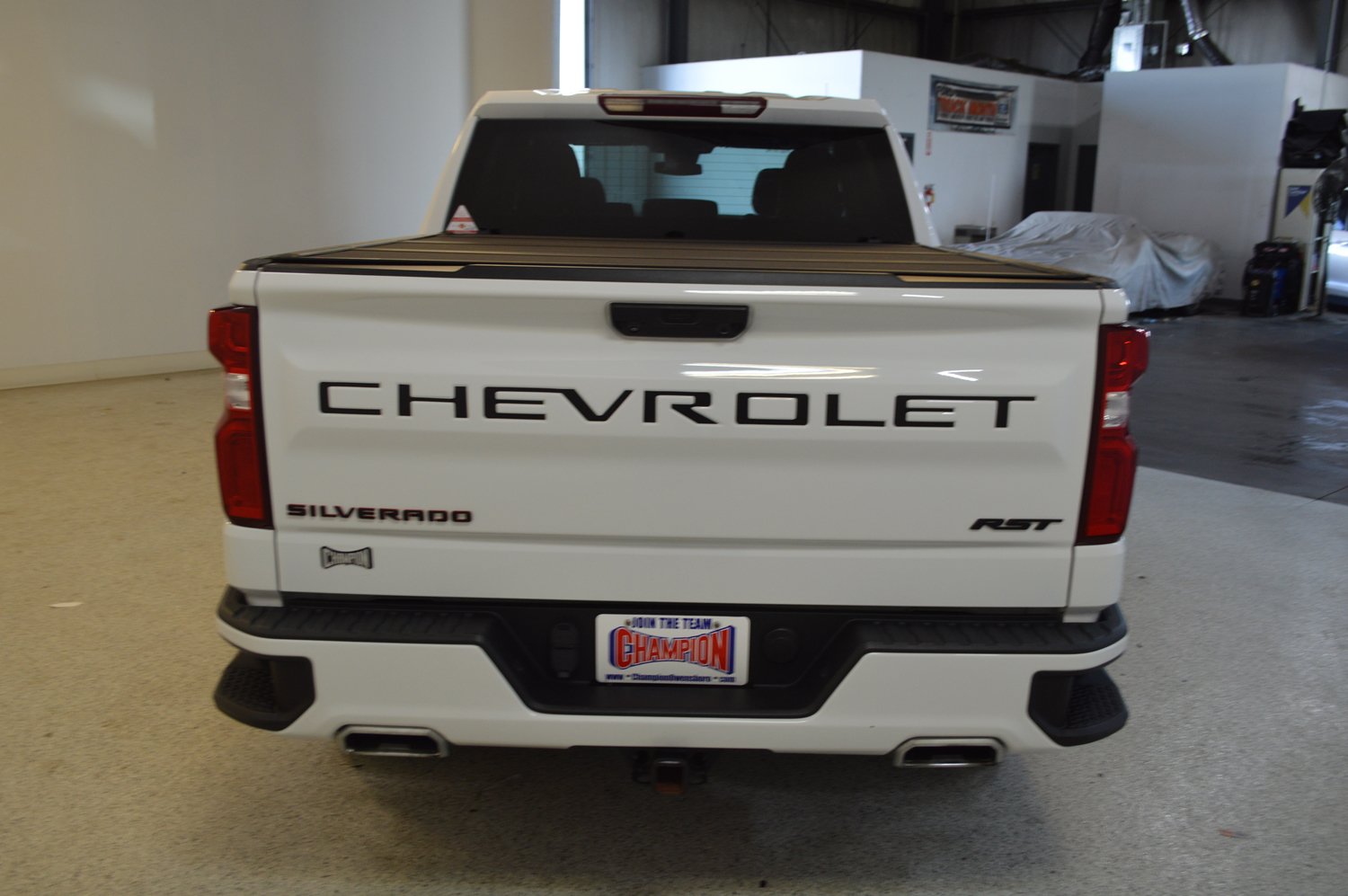 Used 2023 Chevrolet Silverado 1500 RST w/ Redline Edition AWD/4WD image 4