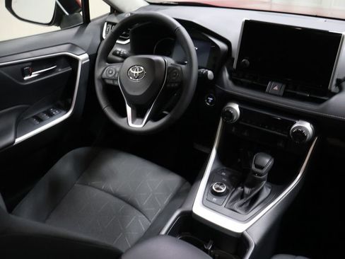 New 2025 Toyota RAV4 XLE image 27