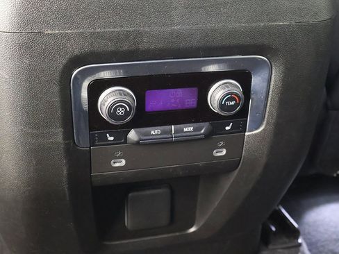 Used 2023 Chevrolet Suburban Premier image 37