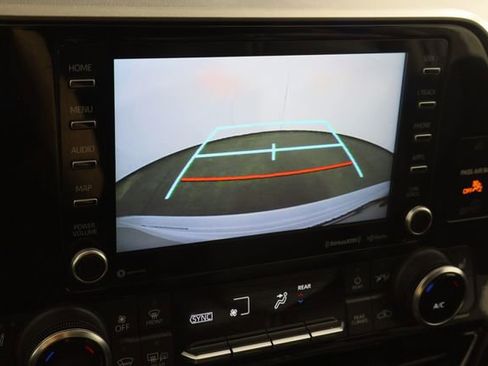 Used 2022 Toyota Highlander XLE FWD image 37