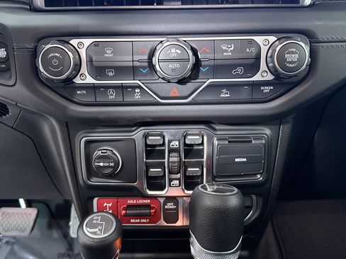 New 2026 Jeep Gladiator Mojave w/ Technology Group image 20