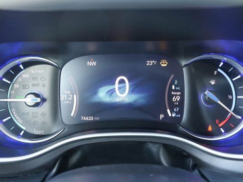 Used 2021 Chrysler Pacifica Touring-L image 30