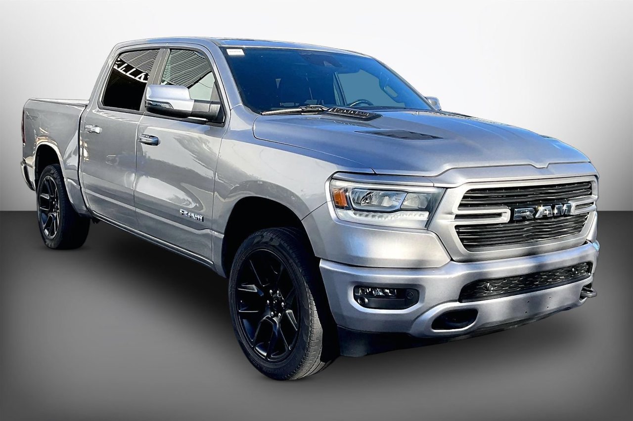 Used 2023 RAM 1500 Laramie AWD/4WD image 1