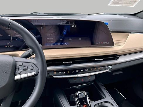 Used 2025 Cadillac XT4 Premium Luxury FWD image 7