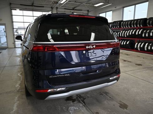 Used 2022 Kia Carnival LX image 7
