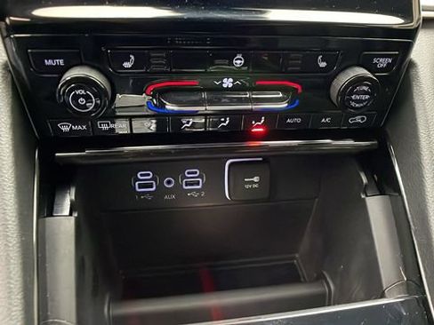 Used 2023 Jeep Grand Cherokee L Limited image 23