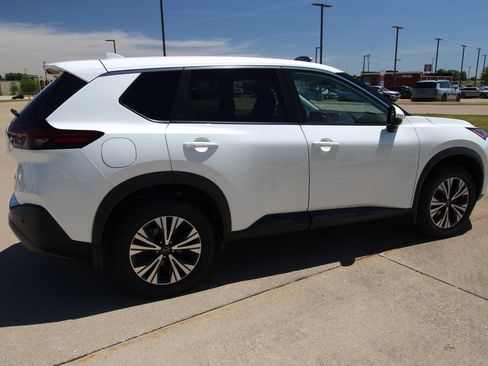 Used 2023 Nissan Rogue SV AWD/4WD image 5
