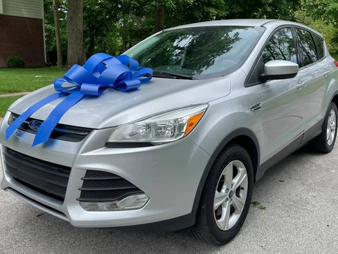 Used 2016 Ford Escape SE w/ SE Cold Weather Package AWD/4WD image 1