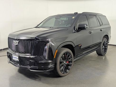 Used 2025 Cadillac Escalade V w/ LPO, ONYX Package AWD/4WD image 4