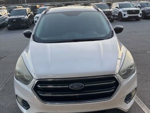 Used 2018 Ford Escape SE w/ SE Sport Appearance Package image 5