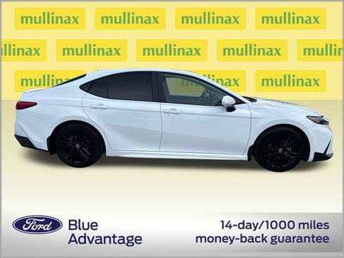 Used 2025 Toyota Camry SE FWD image 2