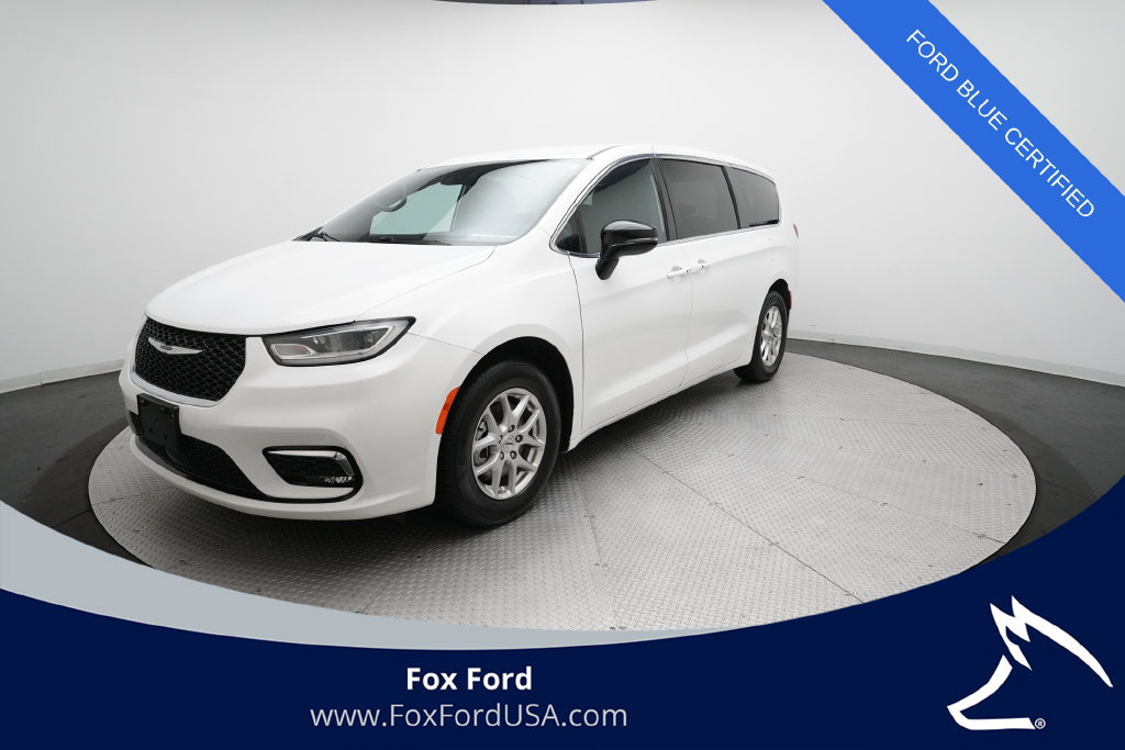 Used 2025 Chrysler Pacifica Select FWD image 1