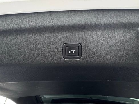 Used 2023 Chevrolet Suburban LT image 38