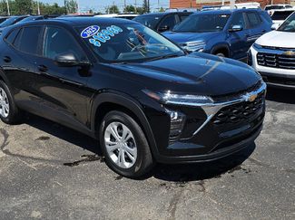 Used 2025 Chevrolet Trax LS FWD video 1
