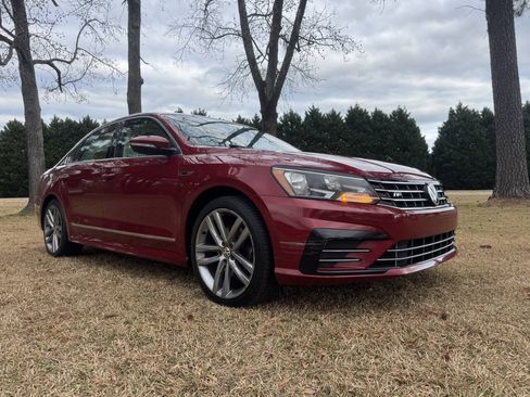 Used 2017 Volkswagen Passat 1.8T R-Line FWD image 4