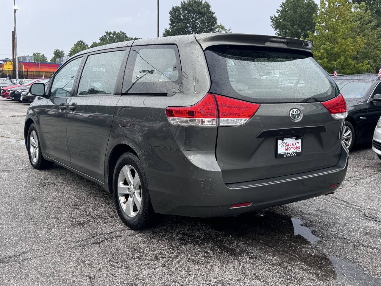 Used 2011 Toyota Sienna w/ Towing Pkg FWD image 7