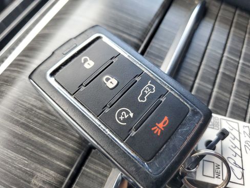 Used 2023 Jeep Wagoneer L Series III RWD image 24