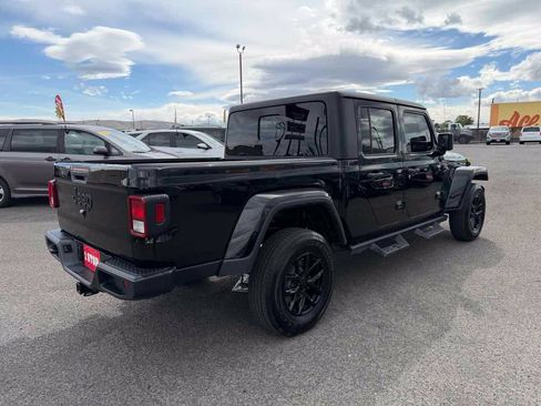Used 2022 Jeep Gladiator Sport AWD/4WD image 6