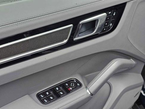 Used 2023 Porsche Cayenne GTS image 23