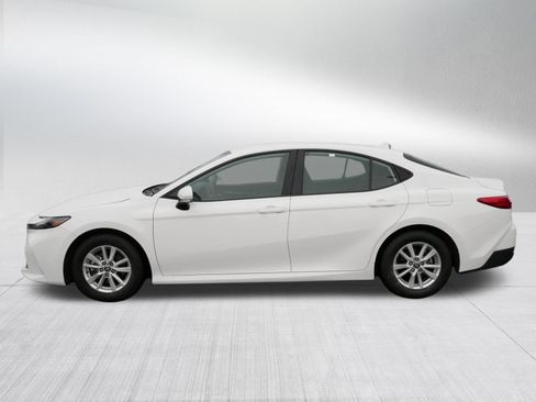 Certified 2025 Toyota Camry LE FWD image 4