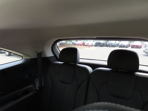 Used 2025 Kia Sorento SX AWD/4WD image 33