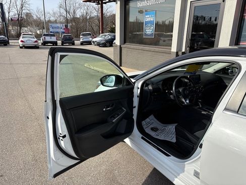 Used 2022 Nissan Sentra SR w/ Lighting Package image 9