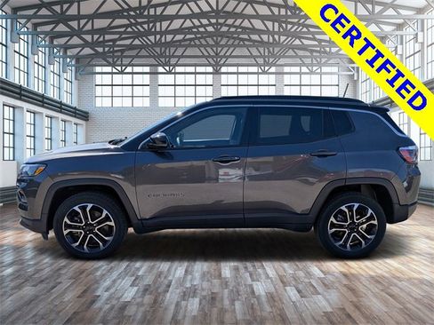 Used 2023 Jeep Compass Limited image 7