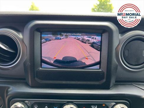 Certified 2022 Jeep Wrangler Sport AWD/4WD image 16