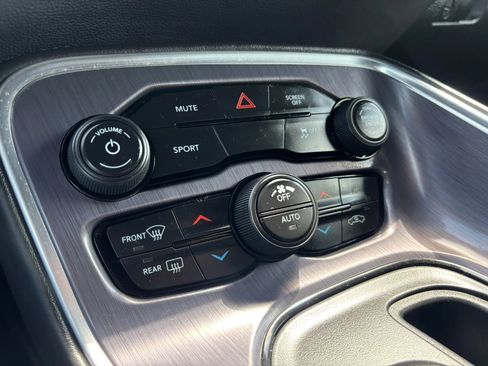 Used 2018 Dodge Challenger SXT w/ Blacktop Package RWD image 38