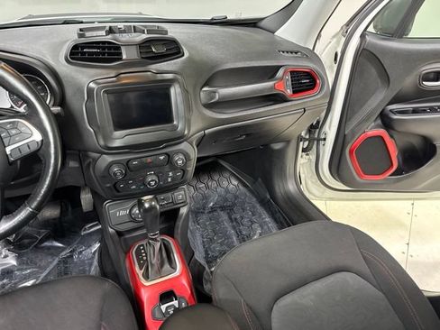 Used 2018 Jeep Renegade Trailhawk w/ Cold Weather Group II AWD/4WD image 21