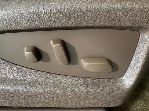 Used 2017 Chevrolet Suburban Premier AWD/4WD image 41