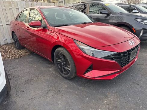 Used 2023 Hyundai Elantra SEL image 2