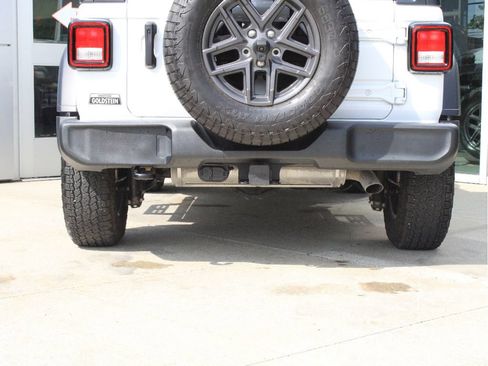 Used 2024 Jeep Wrangler Sport AWD/4WD image 35