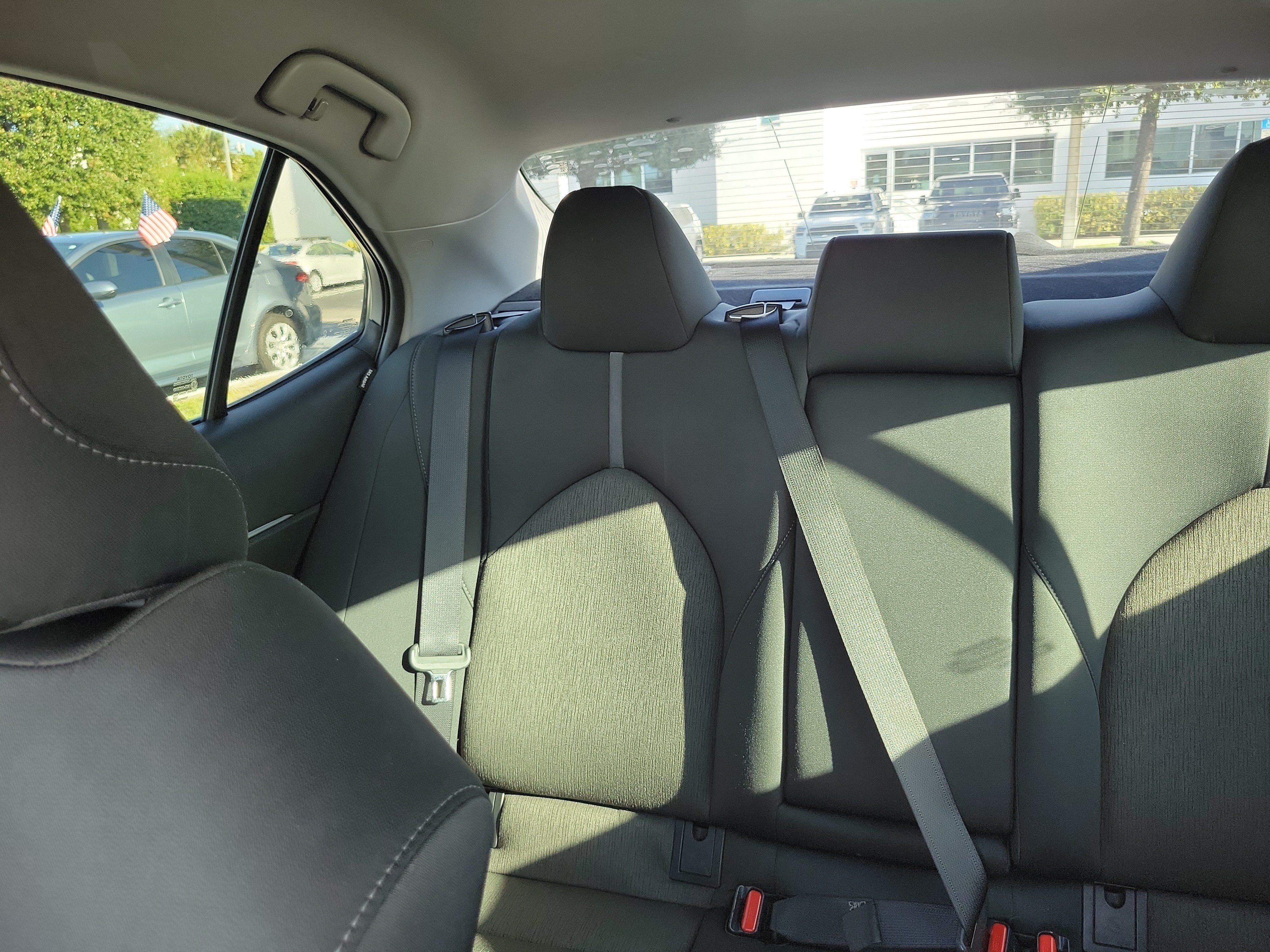Used 2022 Toyota Camry LE FWD image 21