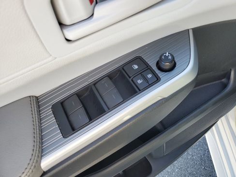 Certified 2025 Toyota Sienna LE image 20