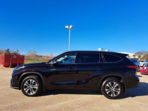 Used 2021 Toyota Highlander XLE image 8