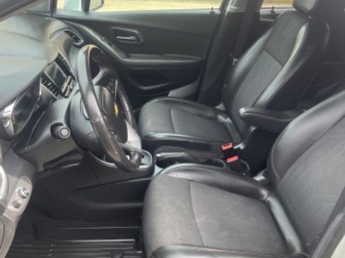 Used 2018 Chevrolet Trax LT w/ LT Convenience Package AWD/4WD image 8