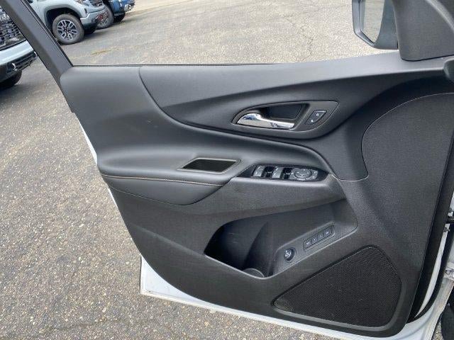 Used 2024 Chevrolet Equinox Premier AWD/4WD image 21
