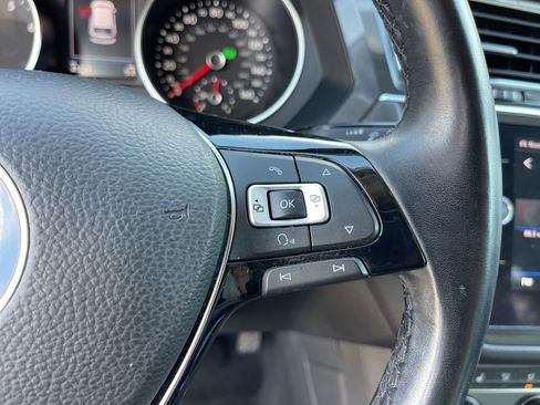 Used 2018 Volkswagen Tiguan SE image 17