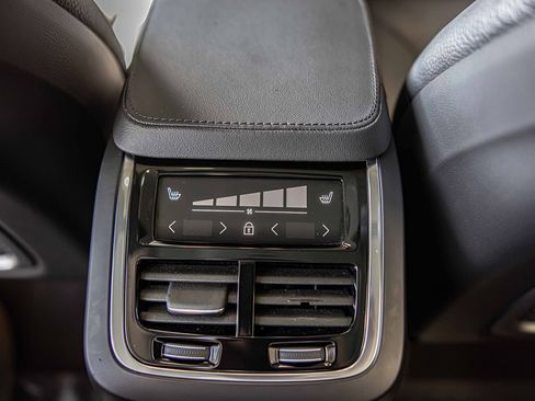 Used 2025 Volvo XC90 B6 Plus image 36