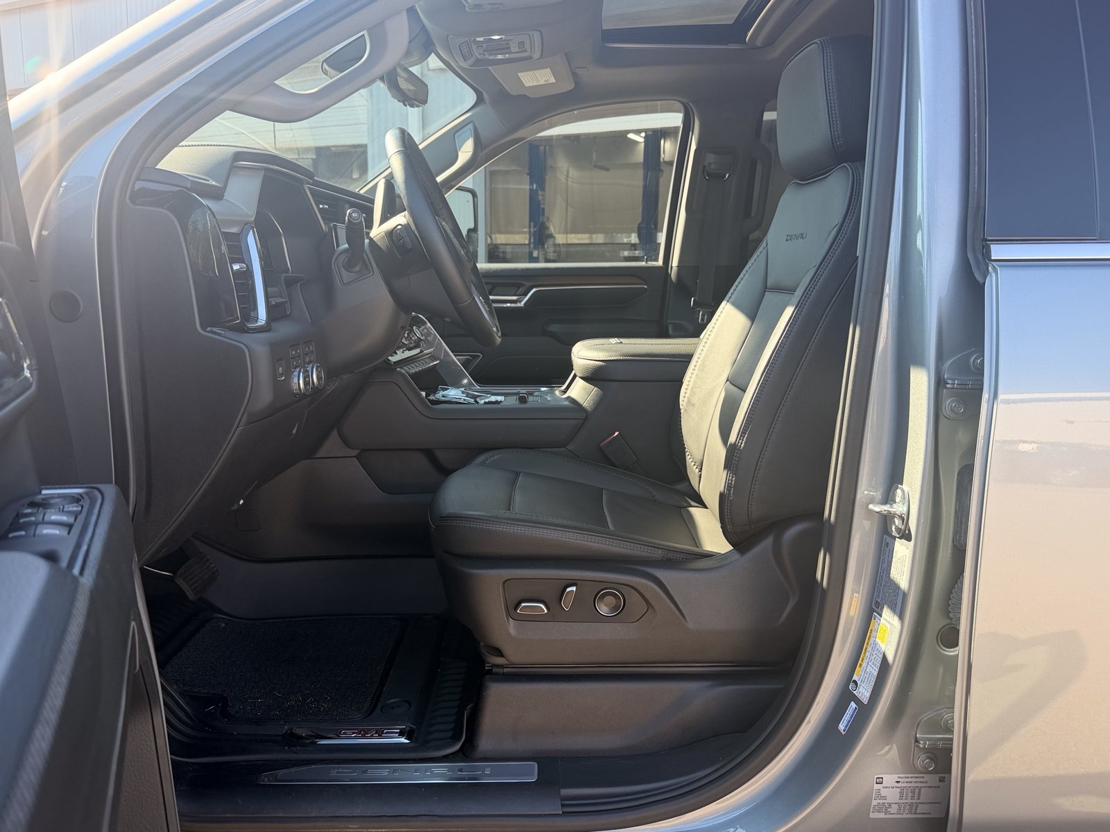 Used 2024 GMC Sierra 3500 Denali w/ Denali Reserve Package AWD/4WD image 14