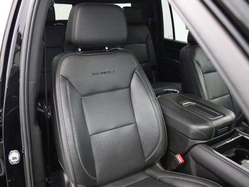 Used 2022 GMC Yukon XL Denali AWD/4WD image 36