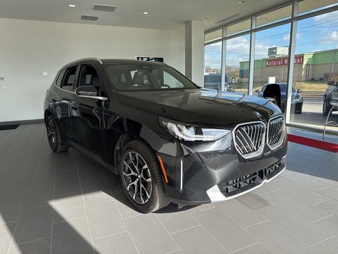 Used 2025 BMW X3 xDrive30i w/ Premium Package image 2