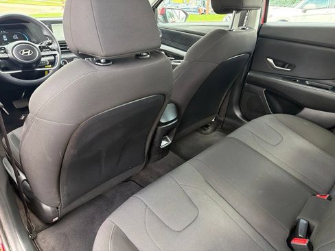 Used 2025 Hyundai Elantra SE FWD image 14
